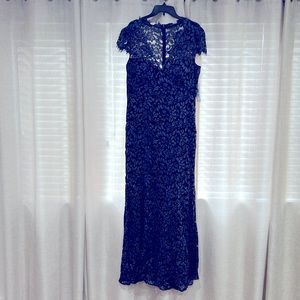 Womens Eliza J Scalloped Edge Lace Gown